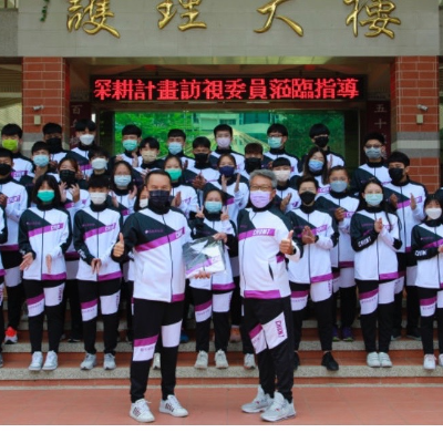 學姊來了！中華醫大田徑代表隊出征全大運　愛爾麗捐戰袍、加菜金